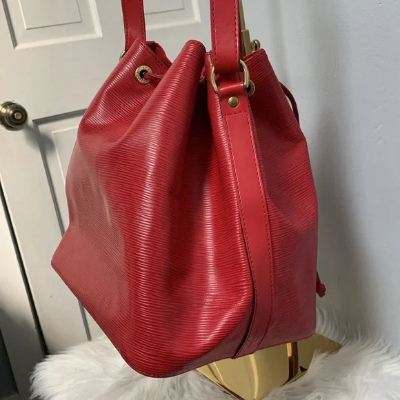 ❌SOLD❌1996 authentic red Epi leather Petit Noe bucket bag - Picture 6 of 17
